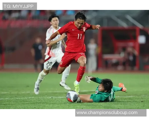 国足与朝鲜上半场激战回顾球员表现与战术分析全景呈现